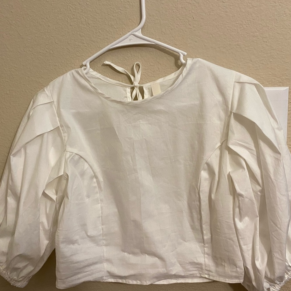 NWT FOREVER 21 Puff-Sleeve White Cropped Blouse
